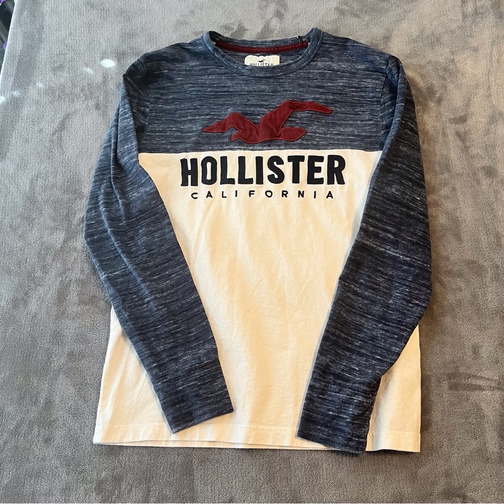 Hollister Men's Embroidered Applique Logo Graphic Tee size medium long sleeves